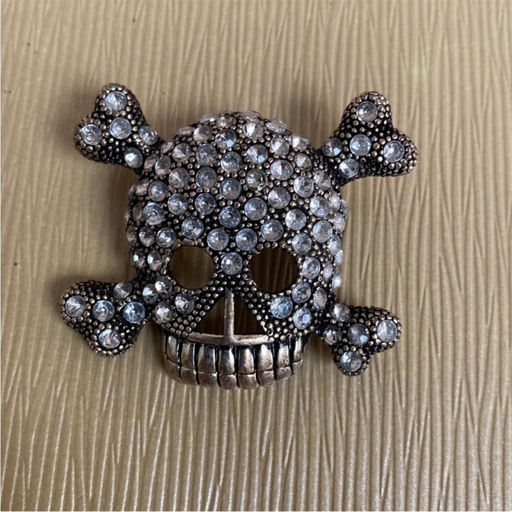 🖤 VTG Y2K Rhinestone Skull Goth Punk Rock Brooch Pin